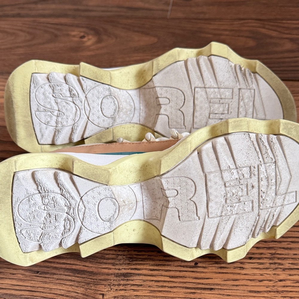 Sorel size 9 Kinetic Impact Shoes - Picture 6 of 6